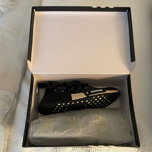 2022 Neighborhood x NMD R1 ‘Black Paisley Bandana - Picture 3 of 5